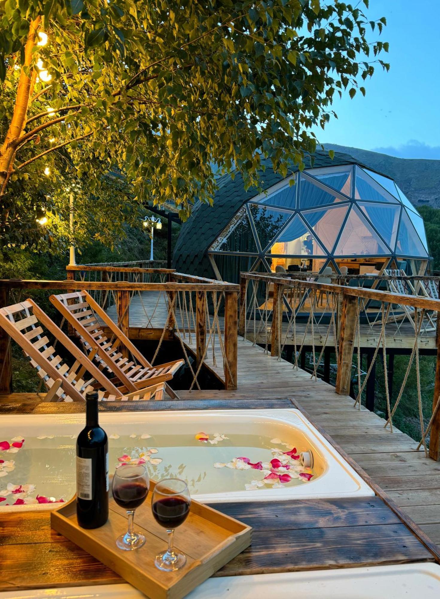 Glamping Emerald Kazbegi Exteriör bild