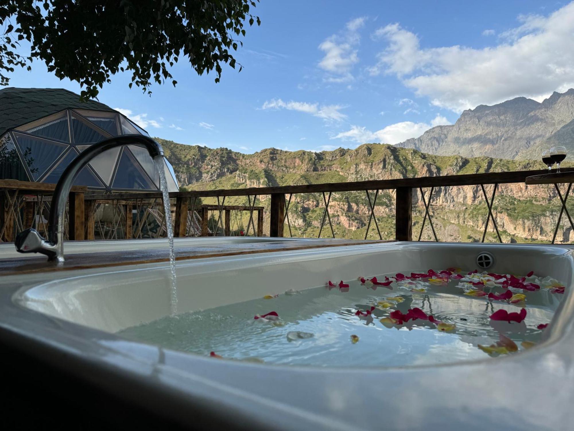 Glamping Emerald Kazbegi Exteriör bild