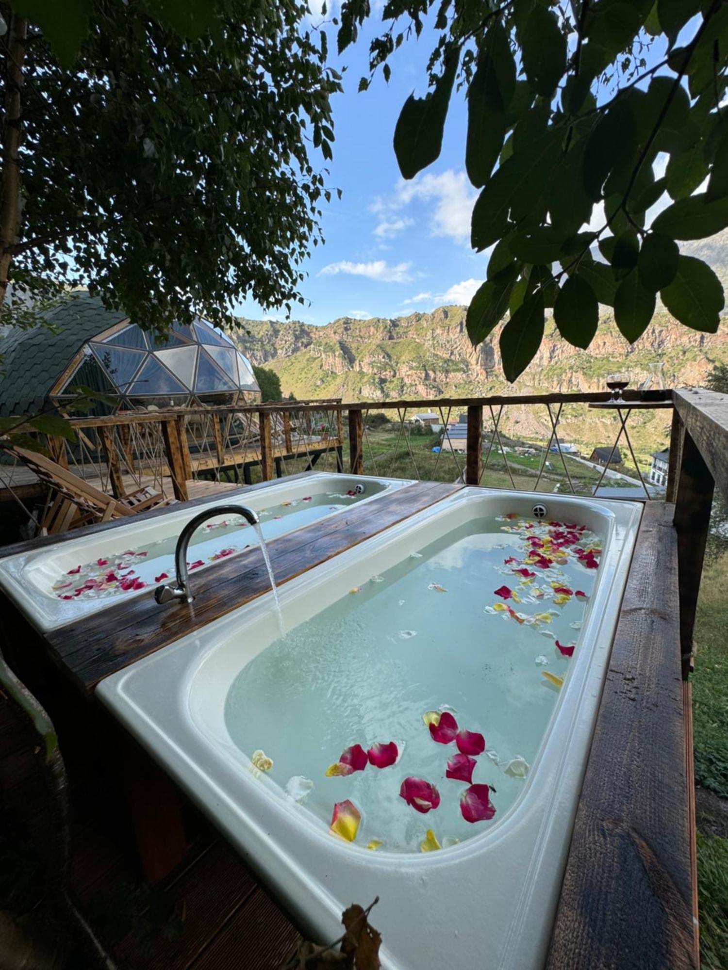 Glamping Emerald Kazbegi Exteriör bild