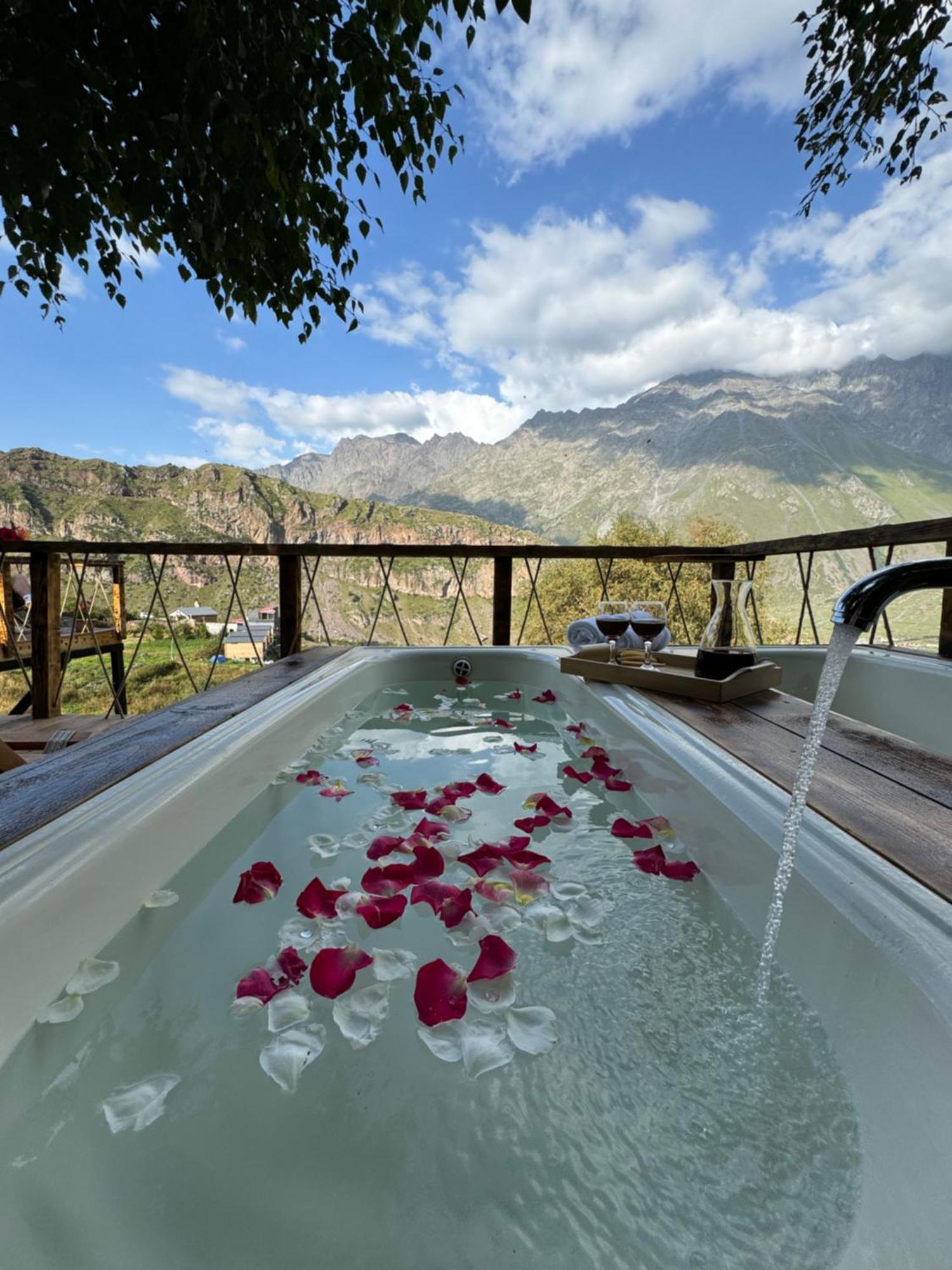 Glamping Emerald Kazbegi Exteriör bild
